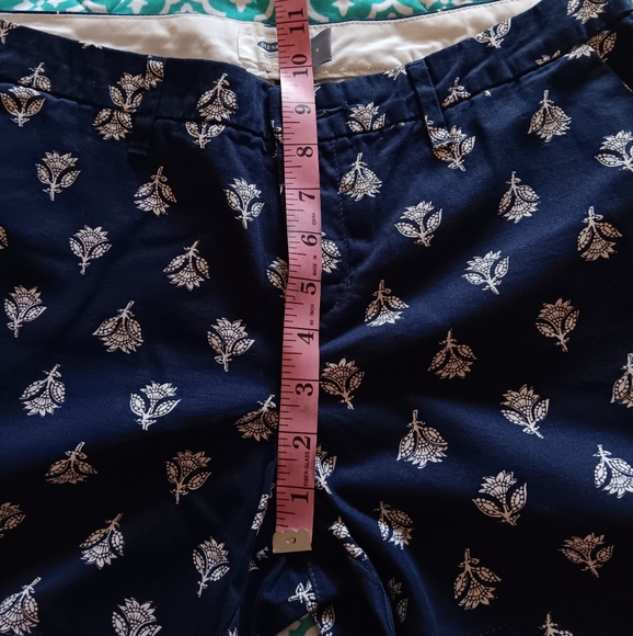 Old Navy~ Navy Blue White Floral High Waist Shorts Size 4 - Picture 5 of 10